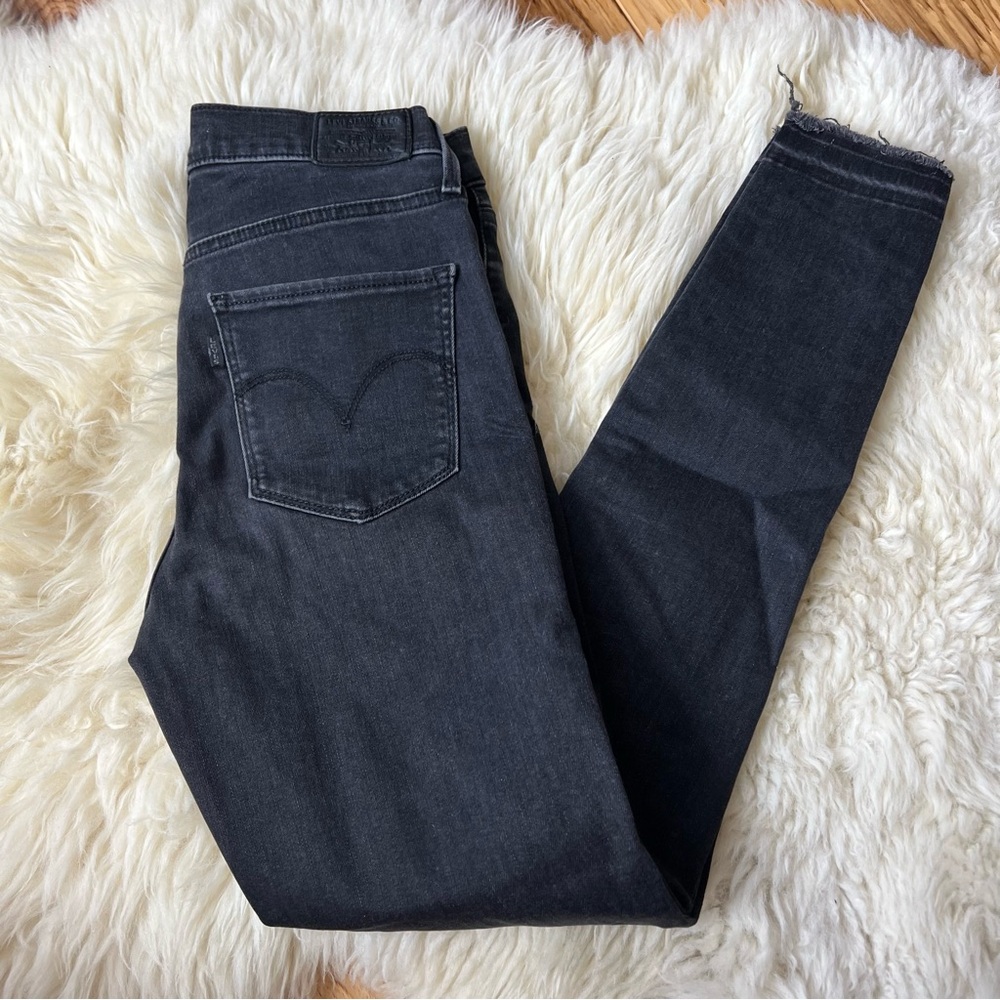 Levi’s 720 Super Skinny Distressed Knees Black Jeans Size 26